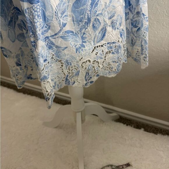 WHBM Blue and White Strapless Floral Eyelet Hem Dress Size 2P - Picture 3 of 13
